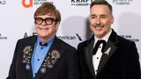 Le mari d'Elton John indigné par les pratiques du tabloïd Daily Mail