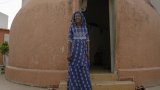 Singulières, les dernières maisons-bulles de Dakar résistent à l'urbanisation galopante