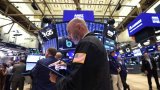 Wall Street profite de la chute des prix du pétrole