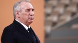 Vote de confiance: quand le boomer François Bayrou présente sa carte jeunes