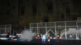 Une performance burlesque ouvre un Festival d'Avignon ancré dans l'actualité