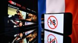 Personne n'en parle, tout le monde regarde: l’addiction au porno abordée au lycée