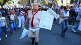 Des foules géantes d'Américains mobilisées contre le roi Trump aux Etats-Unis