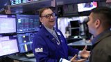 Wall Street en forme, profite des commentaires de Powell, nouveau record du Dow Jones