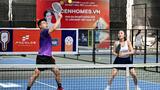Plop ! Au Vietnam, la mode du pickleball rend les riverains fous
