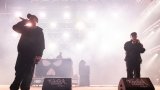 Glastonbury : la police britannique abandonne son enquête sur Kneecap