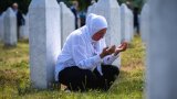 Douleur dans l'âme: la Bosnie commémore le génocide de Srebrenica, 30 ans après