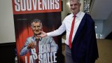 Neuf jours pour naître, une heure pour se raconter: le one-man-show de Jean Lassalle