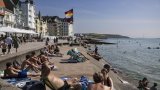 Sur la Côte d'Opale, le drame migratoire se mêle aux touristes