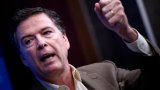 L'ex-directeur du FBI James Comey, bête noire de Trump, comparaît pour sa mise en accusation (…)
