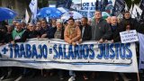 Argentine: retraités et enseignants manifestent, le gouvernement supprime un jour férié