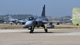 Armement: la République tchèque prolonge le bail d'avions de chasse suédois