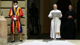 Ambiance festive à Castel Gandolfo pour le premier Angélus du pape Léon XIV