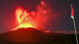 Un volcan indonésien crache une colonne de cendres de 10 kilomètres