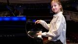 Nora Kostenko, 11 ans, convoque au piano ses souvenirs d'Ukraine