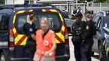Surveillante poignardée: Macron déplore un déferlement de violence insensé
