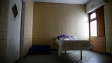 Traumatisant et humiliant: le recours à la contention en psychiatrie de plus en plus questionné