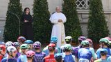 Tour d'Italie: le pape Léon XIV bénit le peloton avant sa traversée du Vatican
