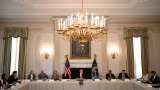Trump préside une réunion qui tourne au déchaînement contre la presse
