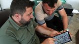 Grâce à ses drones, un architecte syrien reconstruit son village
