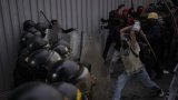 Pérou: violents affrontements entre police et manifestants anti-gouvernement à Lima