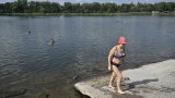 Sur les rives d'un lac, du répit et de la fraîcheur pour des Ukrainiens épuisés par la guerre