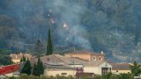 L'incendie dans l'Aude, non maîtrisé à la tombée de la nuit, parcourt des centaines d'hectares