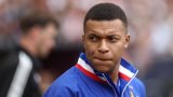 Questions autour du don de 180.300 euros de Mbappé à cinq policiers